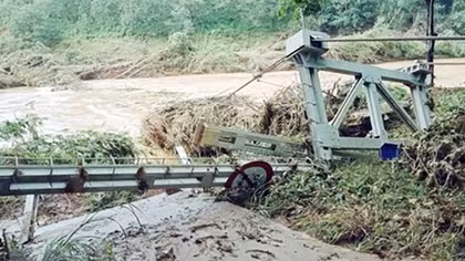 Khẩn trương tìm kiếm cháu bé 3 tuổi bị lũ cuốn trôi