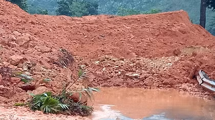 Sạt lở QL40B, giao thông lên 1 huyện và 3 xã tại Quảng Nam bị chia cắt