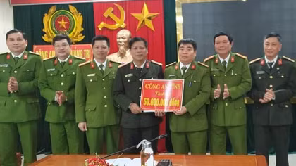 Khen thưởng lực lượng phá vụ án sát hại một phụ nữ rồi ném thi thể xuống sông