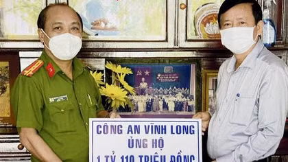 Công an tỉnh Vĩnh Long ủng hộ hơn 1,1 tỷ đồng cho người dân bị ảnh hưởng dịch COVID-19