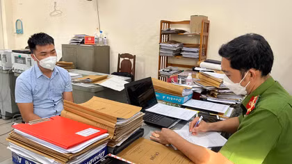 Đường dây bán người qua Campuchia ép làm mại dâm: Hứa việc nhẹ, lương 100 triệu đồng/tháng