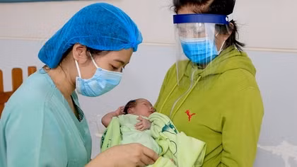 Hành trình “sinh tử” diệu kỳ của mẹ con sản phụ mắc COVID-19