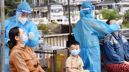 Cách chức Giám đốc Trung tâm Y tế TP Trà Vinh vì tiêm vaccine sai quy định