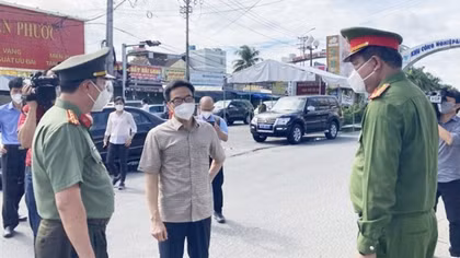 Phó Thủ tướng Vũ Đức Đam kiểm tra công tác phòng, chống dịch ở Long An