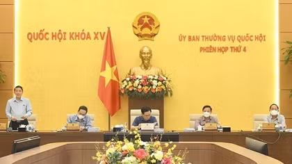 Chuyển sang mô hình thích ứng sống chung an toàn với dịch COVID-19