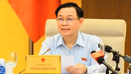 "Tỉnh Thanh biển bạc, rừng vàng"