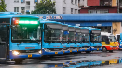 Xe buýt, taxi Hà Nội ngày đầu hoạt động trở lại