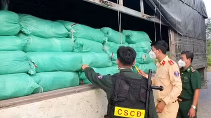 Một ngày bắt 4 xe tải chở hàng chục tấn hàng hóa không rõ nguồn gốc