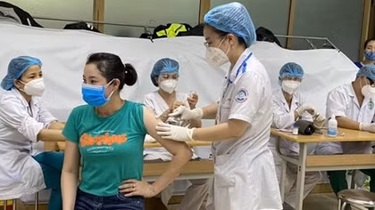 Hơn 4.600 ca mắc COVID-19 sáng 12/8, hơn 12 triệu người đã được tiêm vaccine
