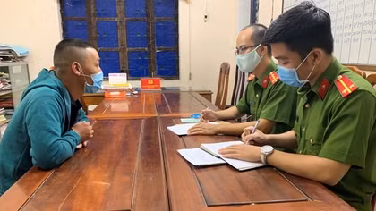 Bắt kẻ lừa 2 cháu bé đi mua kẹo, cưỡng hiếp người phụ nữ tâm thần