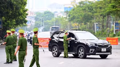 Công an TP Hà Nội nghiên cứu việc cấp và sử dụng giấy đi đường