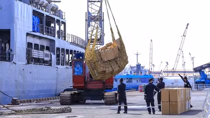 TP Hồ Chí Minh tiếp nhận 300 máy tạo oxy và 100 tấn oxy y tế lỏng do Ấn Độ trao tặng