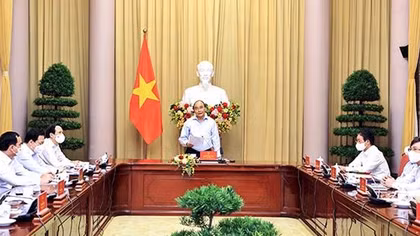 Chủ tịch nước Nguyễn Xuân Phúc gặp mặt các điển hình tiêu biểu ngành dệt may Việt Nam