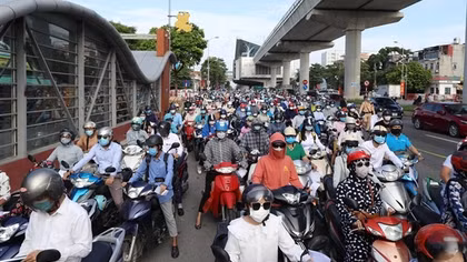Hà Nội ngày đầu kiểm soát vùng đỏ, nơi ùn ứ - chỗ thông thoáng