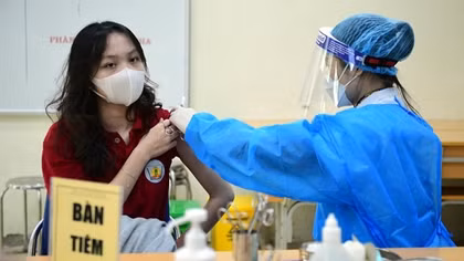 Hà Nội tạm hoãn tiêm 2 lô vaccine gia hạn cho trẻ em