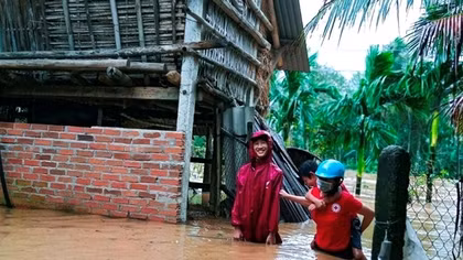 Hỗ trợ khẩn cấp cho người dân ảnh hưởng mưa lũ tại Bình Định và Phú Yên