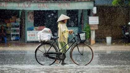 Miền Bắc mưa to, miền Trung duy trì nắng nóng