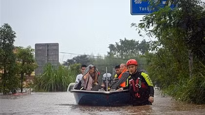 Mưa lũ nghiêm trọng tại Tây Nam Trung Quốc, hàng chục nghìn người phải sơ tán