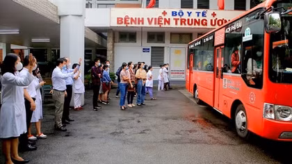 Thừa Thiên - Huế tiếp tục điều động 40 y, bác sĩ vào TP Hồ Chí Minh hỗ trợ chống dịch COVID-19