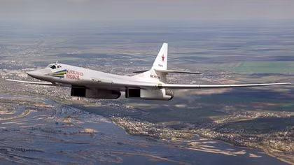 Siêu oanh tạc cơ Tu-160 Nga quần thảo bầu trời Belarus