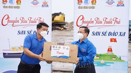 “Chuyến tàu Tuổi trẻ - San sẻ đảo xa” tiếp sức cho huyện đảo Phú Quý chống dịch COVID-19
