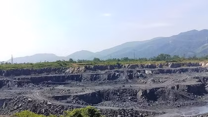 Người dân cử đại diện cùng chính quyền giám sát việc nổ mìn tại mỏ đá