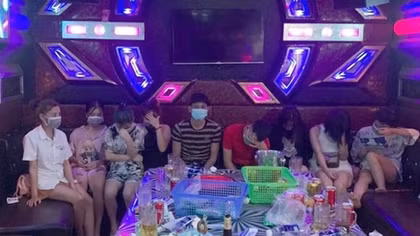 11 nhân viên làm thuê dương tính với ma túy trong quán karaoke