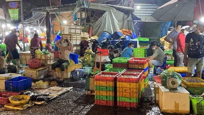 Nguy cơ tái bùng phát dịch tại khu vực chợ đầu mối Bình Điền