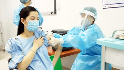 Thai phụ ở Hà Nội bắt đầu được tiêm vaccine phòng COVID-19