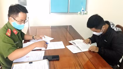 Khởi tố đối tượng mua bán trái phép vảy tê tê