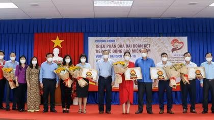 An Giang tặng 30.000 túi quà an sinh cho người dân gặp khó khăn