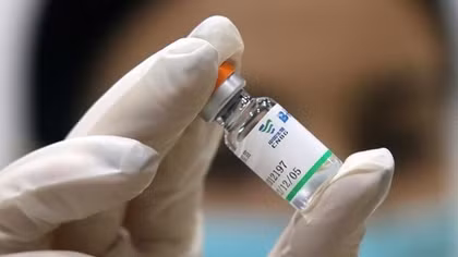 Nhìn xã hội từ vaccine