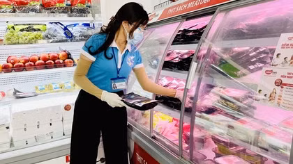 Các siêu thị ở TP Hồ Chí Minh tạm dừng bán lẻ trực tiếp để bán theo đơn đặt hàng