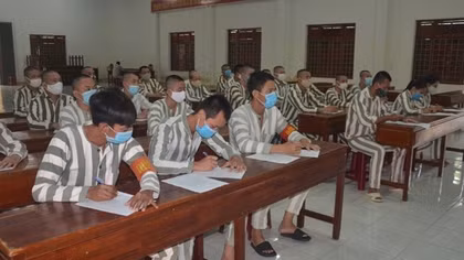 Đường về nẻo thiện của phạm nhân được đặc xá ở trại giam Kim Sơn