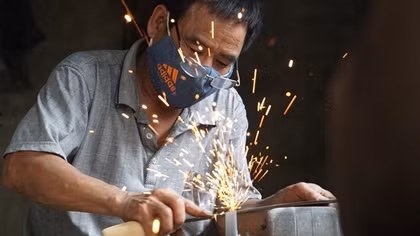 Lửa thắp sáng núi Hồng