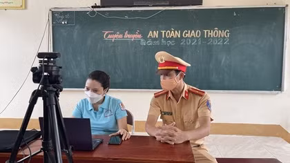Công an TP Hà Tĩnh tuyên truyền Luật Giao thông qua lớp học trực tuyến