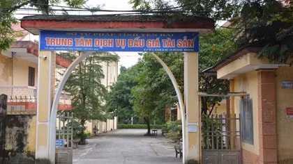 Đình chỉ sinh hoạt Đảng với Giám đốc Trung tâm dịch vụ bán đấu giá tài sản tỉnh Yên Bái