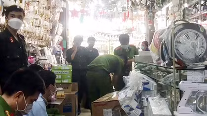 Phát hiện cửa hàng chứa lượng lớn đồ điện gia dụng không rõ nguồn gốc