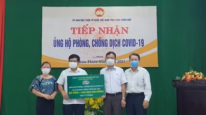 Carlsberg Việt Nam trao 1 tỷ đồng hỗ trợ Thừa Thiên Huế phòng, chống dịch
