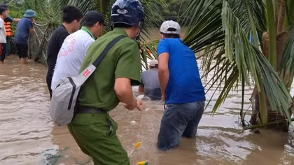 Phối hợp tìm kiếm 2 nạn nhân mất tích do lũ cuốn