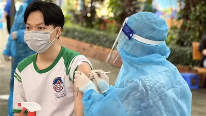 Thành phố Hồ Chí Minh triển khai tiêm mũi 2 phòng COVID-19 cho học sinh sau ngày 20/11