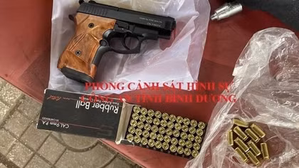 Mang súng cùng 60 viên đạn đi bán thì bị bắt