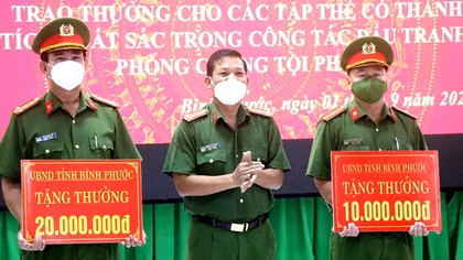 Chủ tịch UBND tỉnh Bình Phước khen thưởng đột xuất các tập thể phá án ma tuý