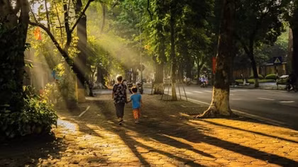 Hà Nội trời nắng, chiều tối có mưa