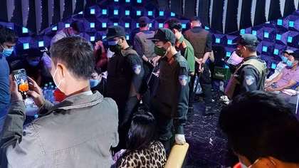 Hơn 20 người dương tính ma túy hát karaoke với F0