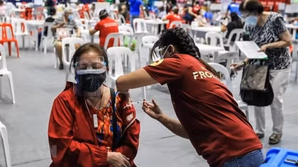 Đông Nam Á chuyển hướng “chung sống” với COVID-19