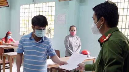 Bị phạt 169 triệu đồng vì tụ tập lắc bầu cua trong lúc giãn cách
