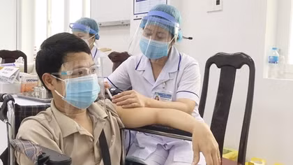 Tiêm vaccine phòng COVID-19 cho người khuyết tật