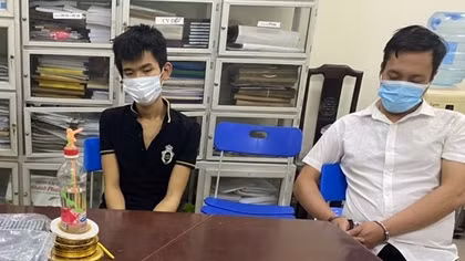 Tóm gọn hai đối tượng bán 5 bánh heroin, 6.000 viên ma túy tổng hợp