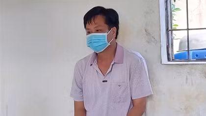 Bắt kẻ xâm hại bé gái sống lang thang ngủ tại quán cà phê đóng cửa